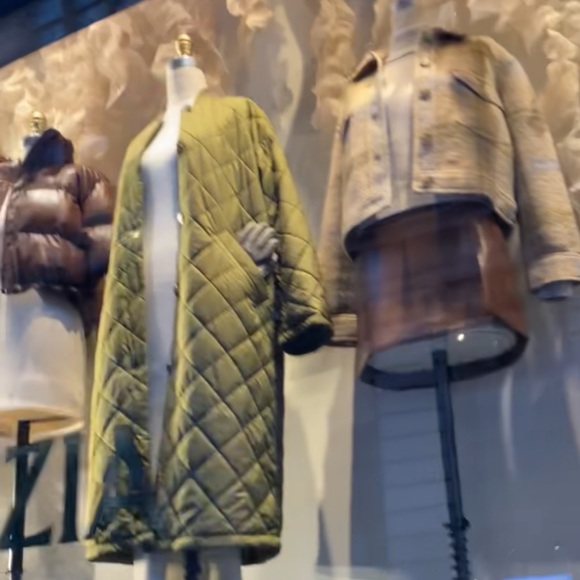 NYC Aritzia - Picture 8 of 13